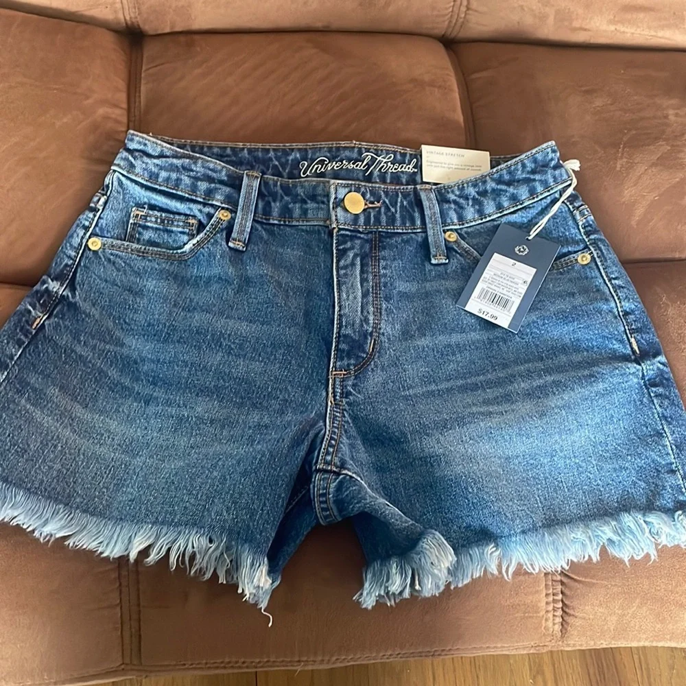 NWT - Universal Threads High-Rise Shortie Shorts - Size 2/26R (small) - Picture 1 of 3